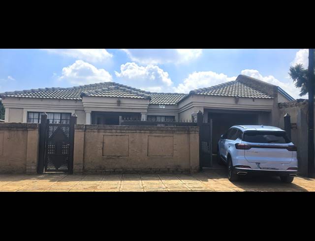 4 BEDROOM FREESTANDING FOR SALE IN SOSHANGUVE SOUTH EXT 2